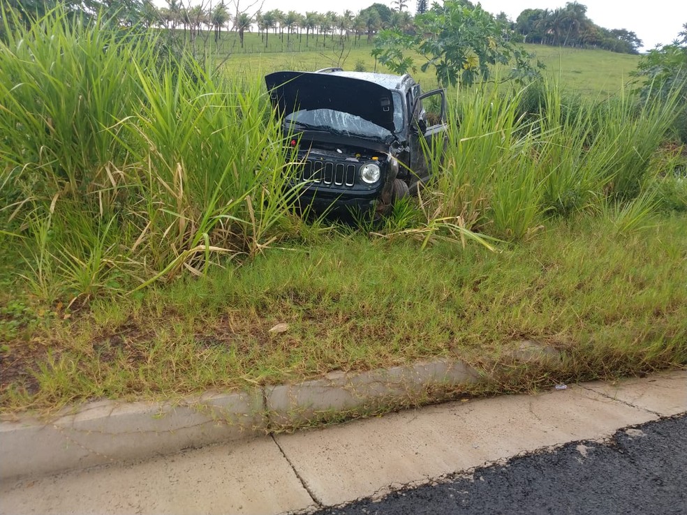 Carros aquaplanaram na Rodovia Assis Chateaubriand — Foto: Cedida