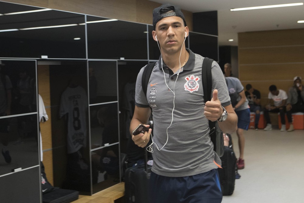 Acertado com Henrique, Corinthians corre para selar renovação de Balbuena