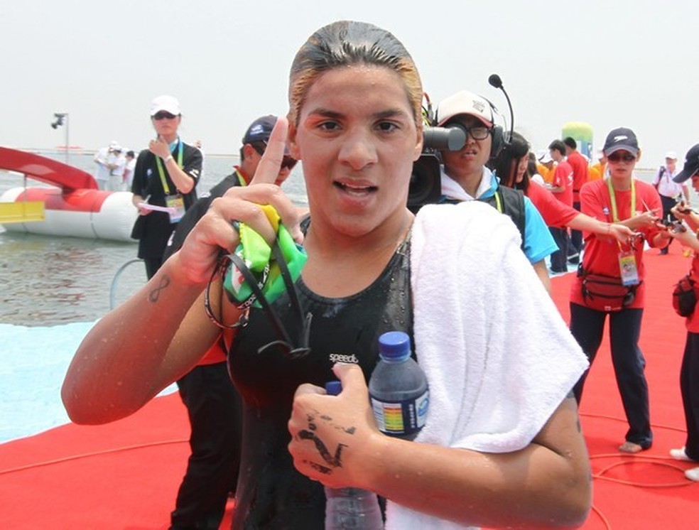 Ana Marcela com luzes no cabelo no Mundial de Xangai 2011 (Foto: EFE)