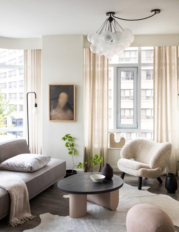 Apartamento em Nova Iorque tem decoração minimalista em tons neutros  (Foto: Zio and Sons)