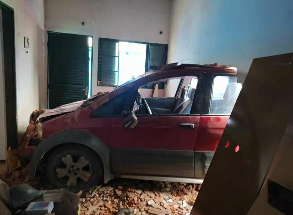 Motorista embriagada invade casa em Planaltina, no Distrito Federal  — Foto: Arquivo pessoal 