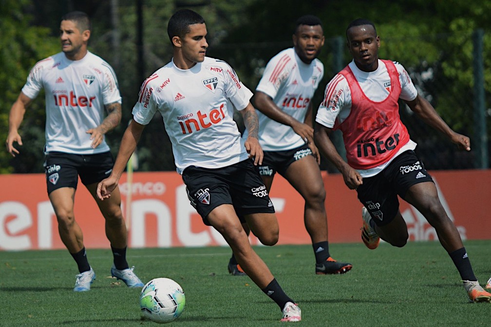 Rodrigo Nestor em treino do São Paulo — Foto: Erico Leonan / saopaulofc.net