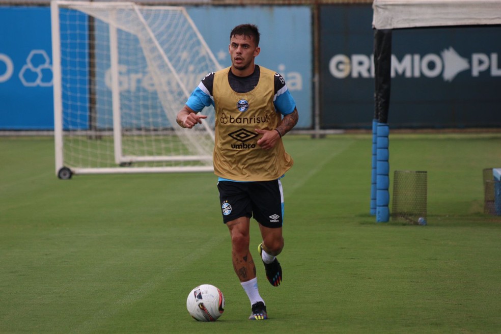 Carballo fica fora, e Fábio e Bruno Uvini participam de coletivo do Grêmio