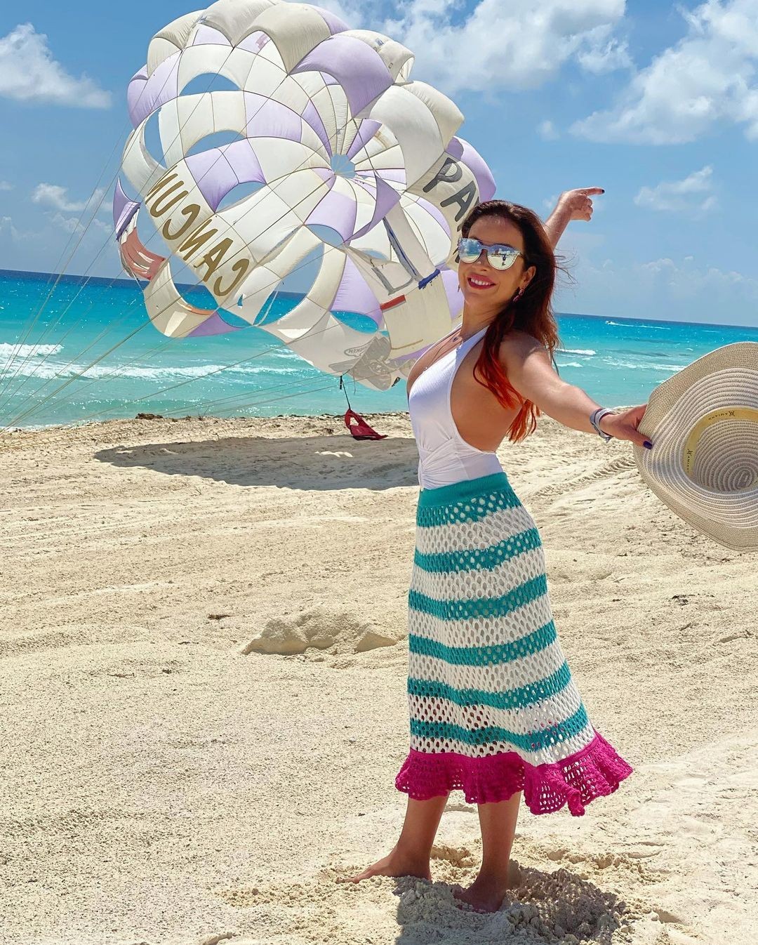 Renata Dominguez posa em cenário paradisíaco em Cancún (Foto: Reprodução / Instagram)