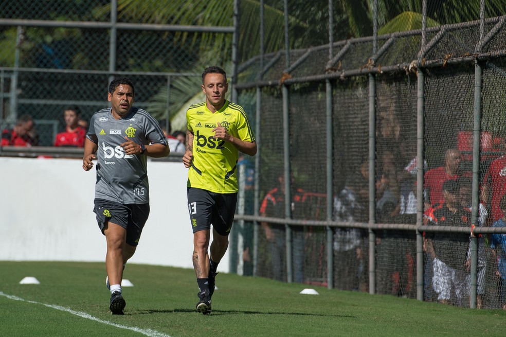 Rafinha treinou na GÃ vea, mas nÃ£o entrou em campo contra o Madureira â€” Foto: Alexandre Vidal / Flamengo