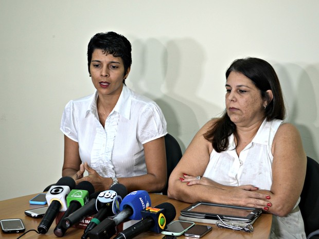 Ezanelda Magalhães, à esquerda, e a médica infectologista Rossana Macedo, à direita, falaram sobre ebola. (Foto: Veriana Ribeiro/G1)