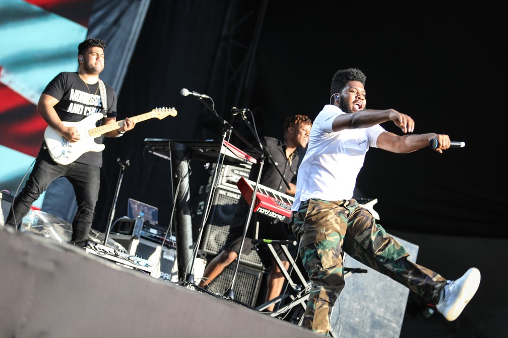 Khalid canta em seu show no terceiro dia do Lollapalooza 2018 (Foto:  Marcelo Brandt/G1)