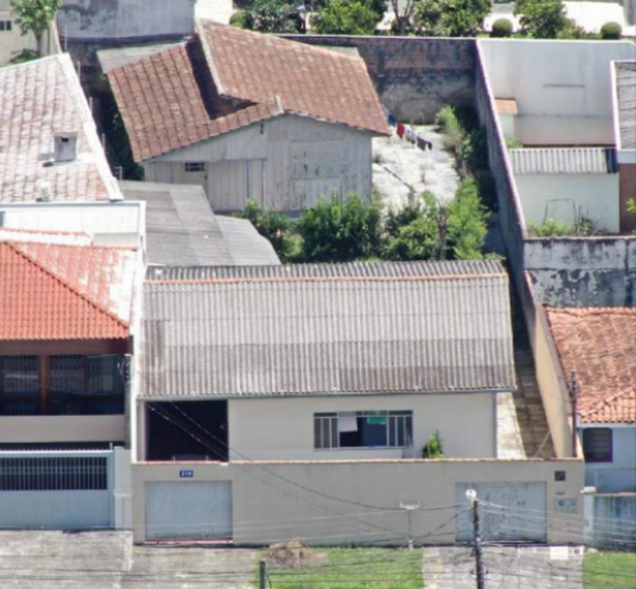 Casa monitorada por drone pela Polícia Federal no bairro Jardim Social, em Curitiba (PR), foi alugada por facção e é apontada pela PF como uma das bases do plano de sequestrar Moro