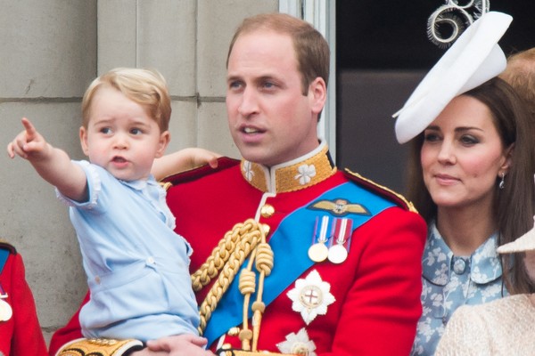 O príncipe William e Kate Middleton com seu filho mais velho, o príncipe George (Foto: Getty Images)