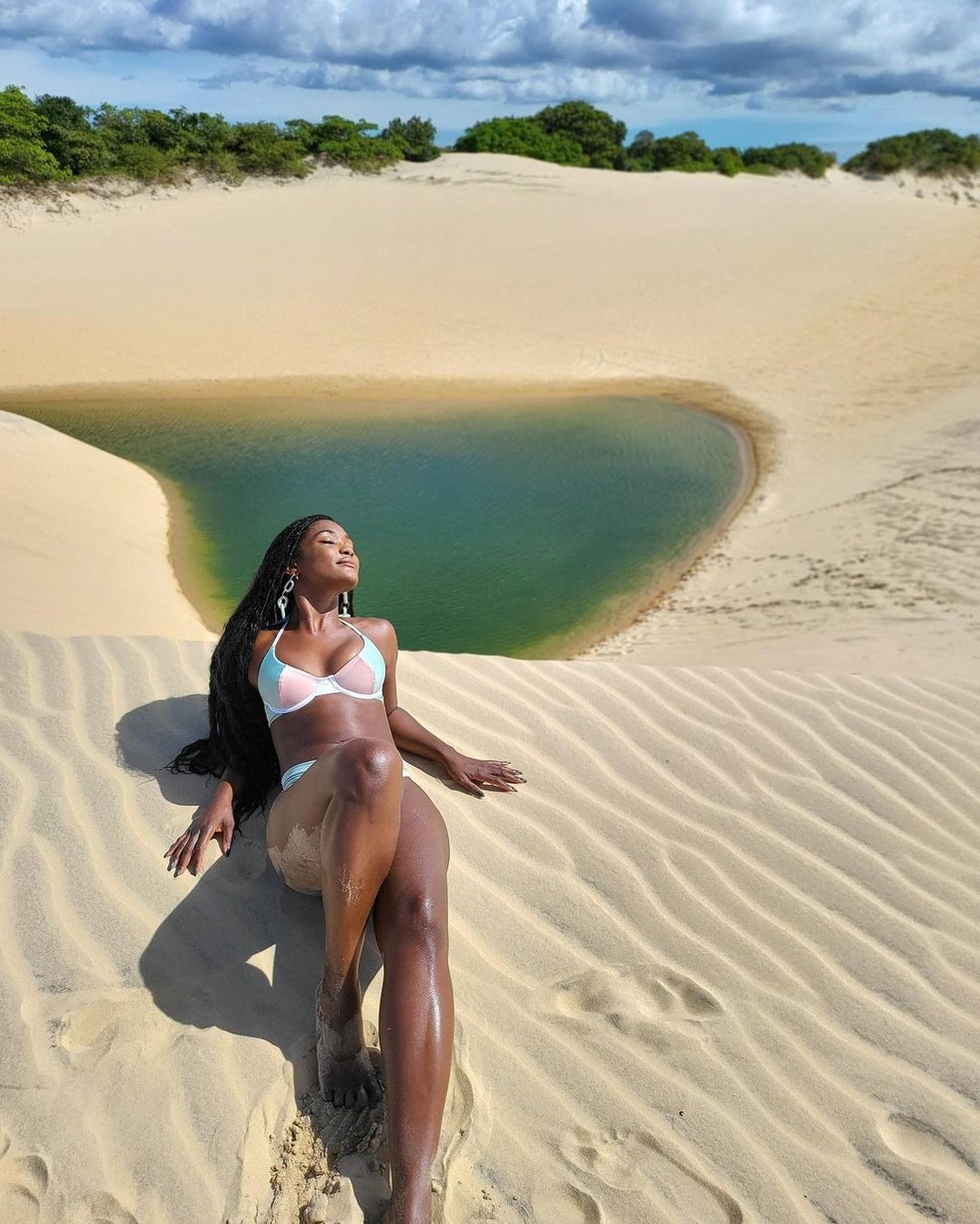 Erika Januza posa de biqu&iacute;ni &mdash; Foto: Reprodu&ccedil;&atilde;o/Instagram
