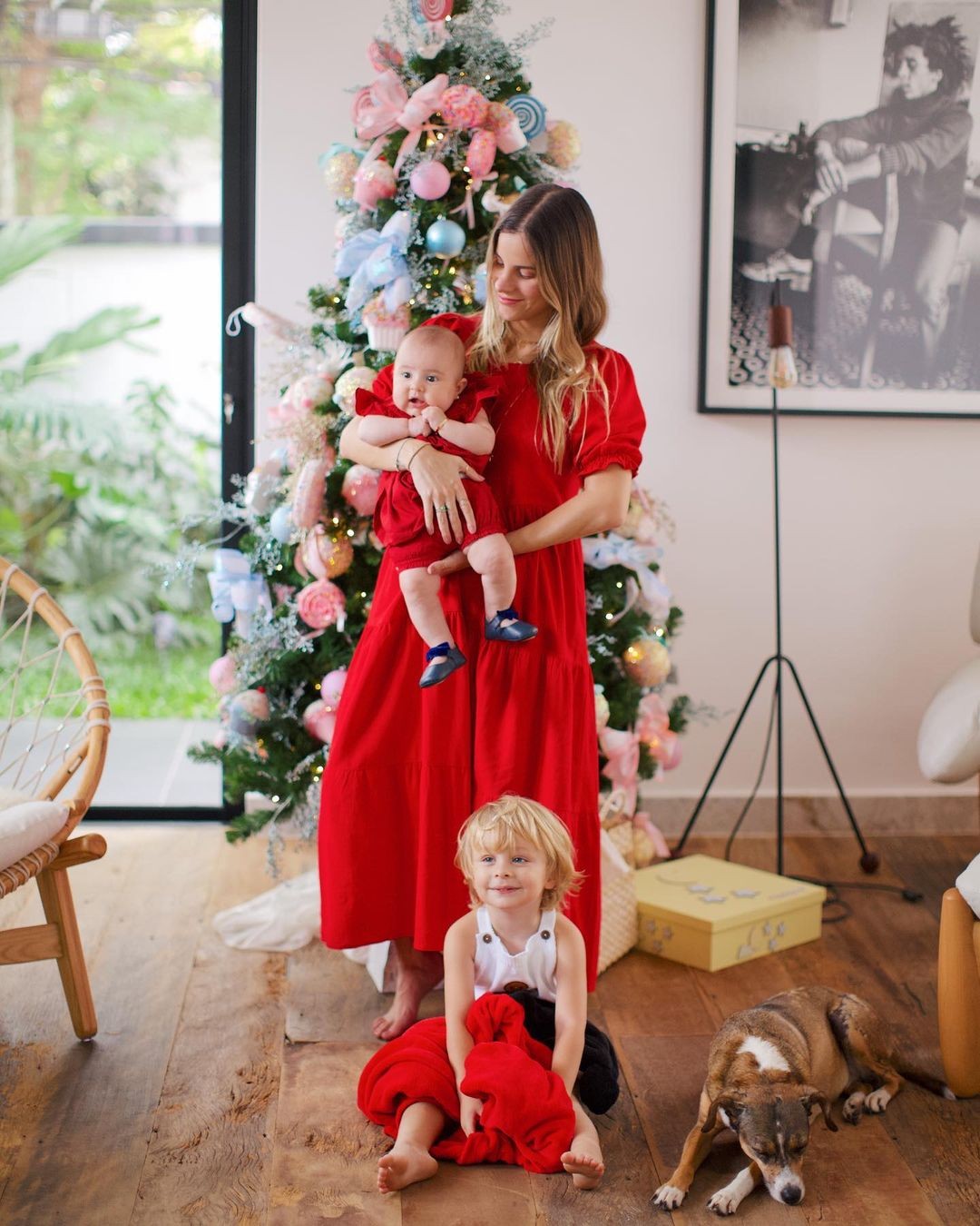 Shantal compartilha cliques natalinos em família e encanta internet  (Foto: Reprodução / Instagram)