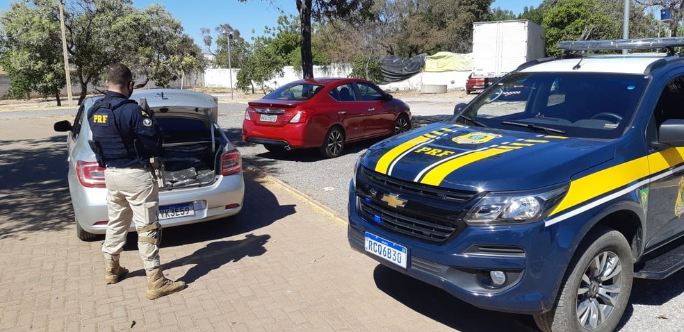 Casal foi preso com quase meia tonelada de maconha na Bahia — Foto: Divulgação/Polícia Rodoviária Federal