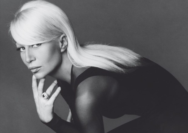 As piores fotos de Donatella Versace - Atualidade - SAPO Lifestyle