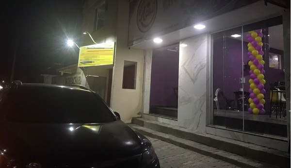 Loja de aai foi inaugurada pelo goleiro Bruno em So Pedro da Aldeia  Foto: g1