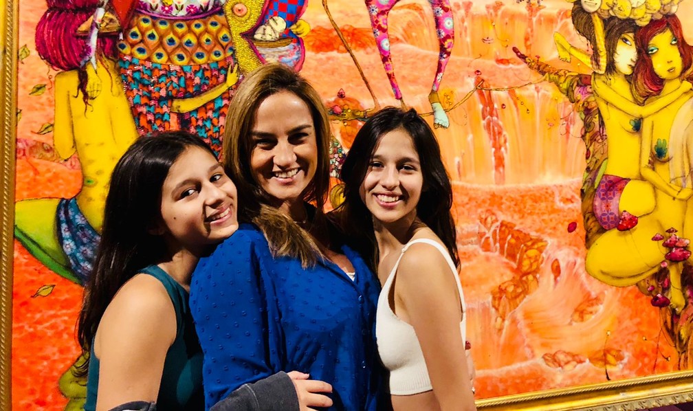 Nunca confundi, nem de costas, nem no escuro&rdquo;, diz rep&oacute;rter Fernanda Graell,  m&atilde;e de g&ecirc;meas id&ecirc;nticas | Globo Rep&oacute;rter | G1