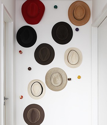 Se você também é fã de chapéus, aposte em um espaço assim (Foto: Evelyn Müller/Editora Globo)