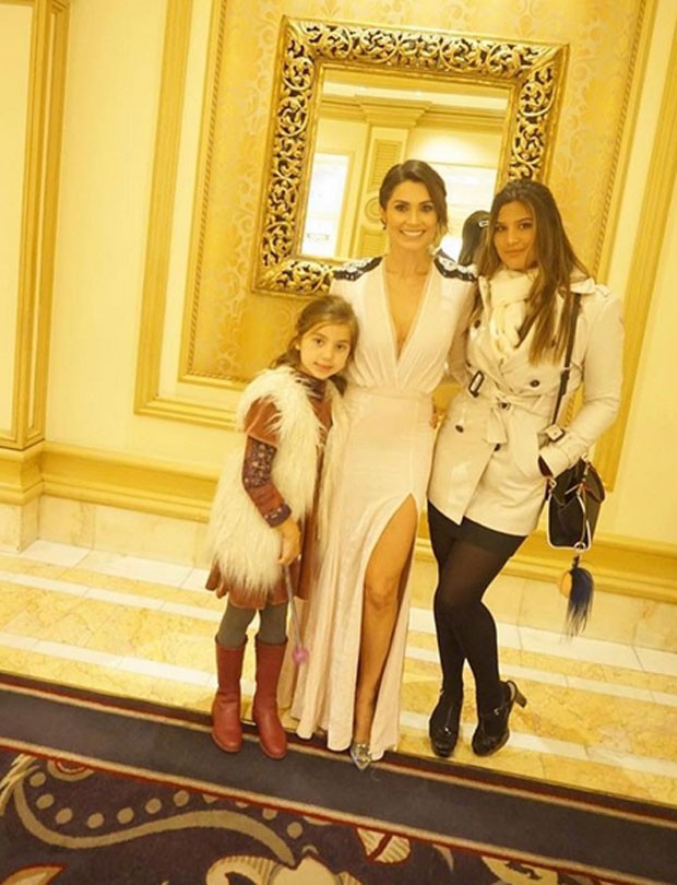 Flávia Alessandra com as filhas, Olivia e Giulia Costa (Foto: Reprodução)