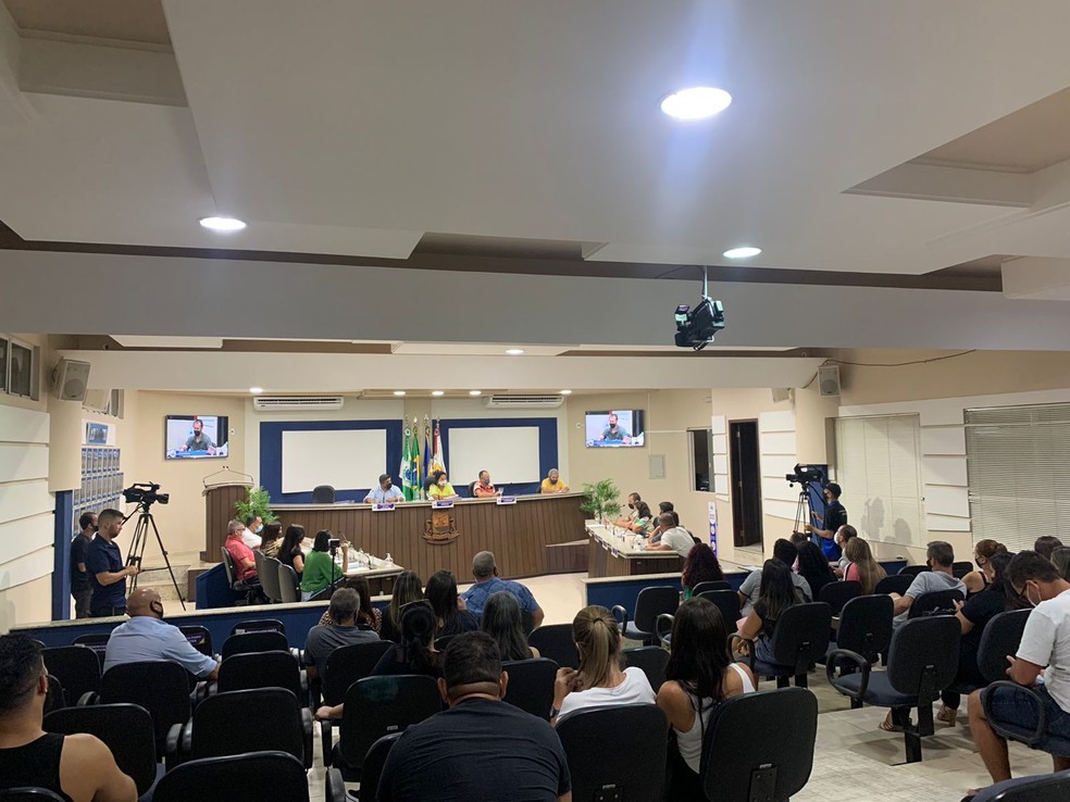 Aumento de salário de prefeito, vice e secretários é aprovado em Guaratuba  — Foto: Murilo Souza/RPC
