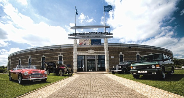 Fachado do Heritage, museu que guarda a maior coleção de carros do país (Foto: Divulgação)