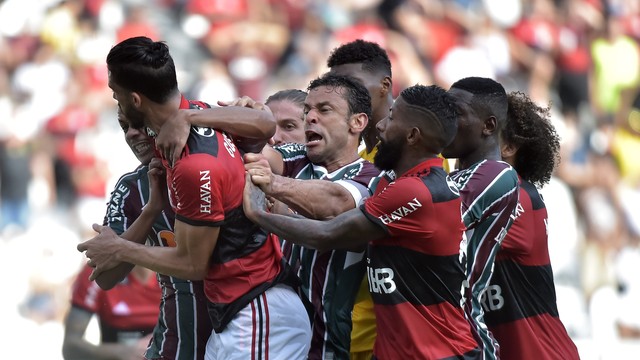 Primeiro tempo do Fla-Flu teve confusão