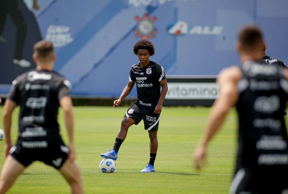 Willian participou normalmente do aquecimento com bola no Corinthians — Foto: Rodrigo Coca/Ag.Corinthians