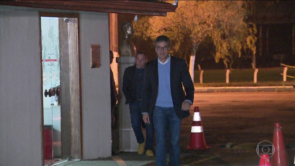 Beto Richa deixa prisão após quatro dias — Foto: JN 