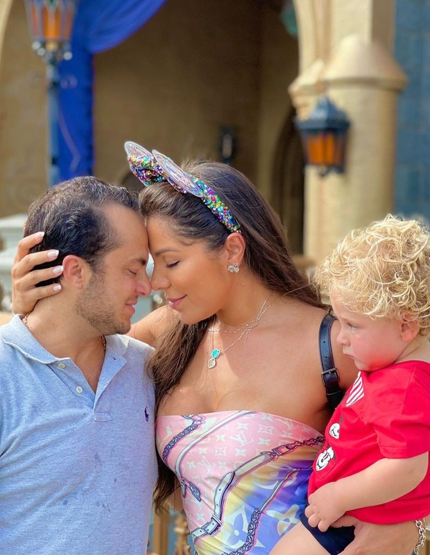 Thammy e Andressa Miranda levam filho a Disney (Foto: Reprodução/Instagram)