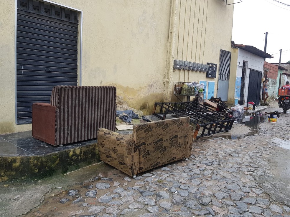 Incêndio ocorreu na rua Nunes Feijó, no bairro Jangurussu.  — Foto: Ricardo Mota