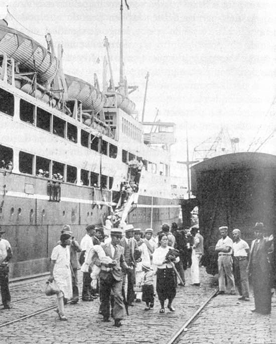 Imigrantes no porto de Santos (Foto: Reprodução/sp.gov)