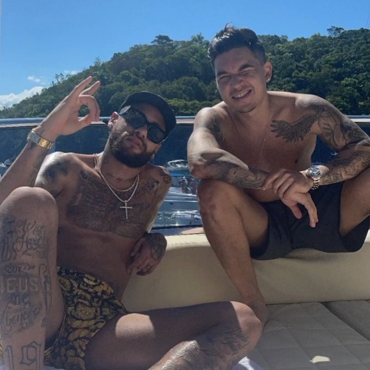 Neymar está em Santa Catarina curtindo um dia com os amigos (Foto: Instagram/ Reprodução)