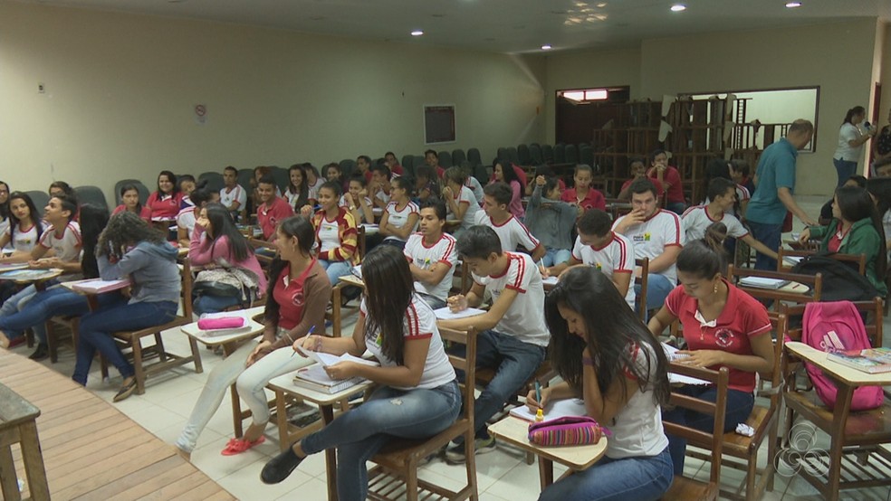 Resultado de imagem para imagens de alunos do acre em sala de aulas