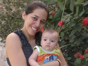 Fabiana pediu demissão para cuidar do filho, já que não poderia pagar benefícios previstos em lei para doméstica. (Foto: Arquivo pessoal)