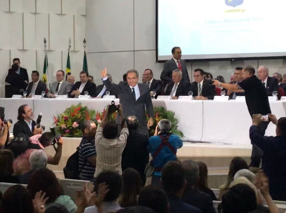 Ãlvaro Dias (MDB) assume a prefeitura de Natal apÃ³s renÃºncia de Carlos Eduardo (PDT) (Foto: Kleber Teixeira/Inter TV Cabugi)