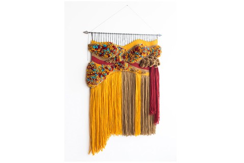 Tapeçaria decorativa, 2016, fios de lã, haste e metal, 65 x 89 cm, da designer de moda Luiza Caldari, no Ateliê Luiza Caldari, R$ 780
