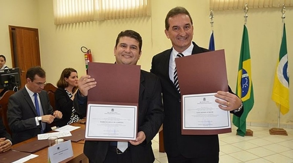 Vice-prefeito, Fabrício Melo de Almeida (PSD), e prefeito de Rolim de Moura, Luiz Ademir Schock (PSDB). — Foto: Divulgação/Prefeitura de Rolim de Moura