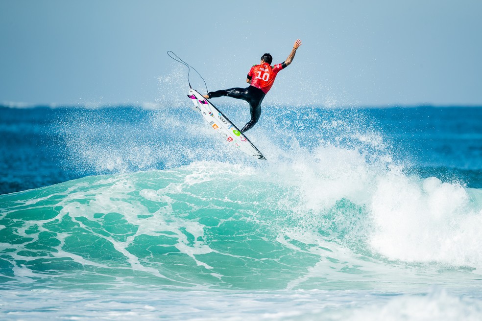 Gabriel Medina enfileirou aéreos até o título — Foto: Matt Dunbar/World Surf League via Getty Images