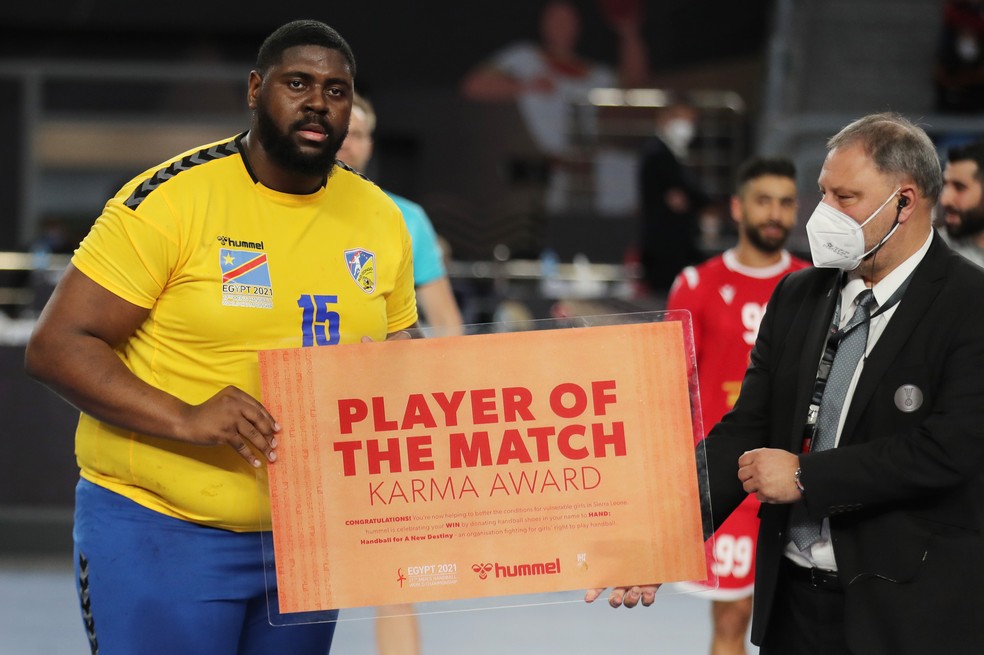 Sensação do Mundial de handebol, pivô de 130kg brilha novamente, mas vê  Congo ser eliminado | handebol | ge