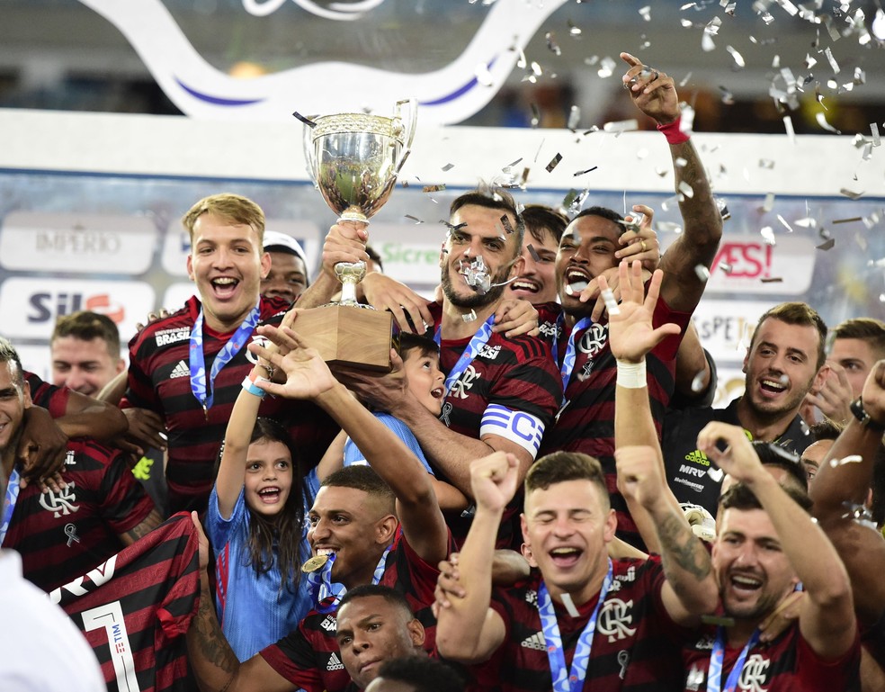 Com muitos garotos, Flamengo é campeão da Taça Rio — Foto: André Durão