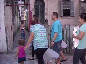 Família mora no bairro da Aparecida, em Santos (Foto: Reprodução / TV Tribuna)
