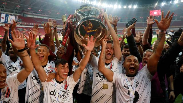 Athletico-PR campeão da Copa do Brasil taça
