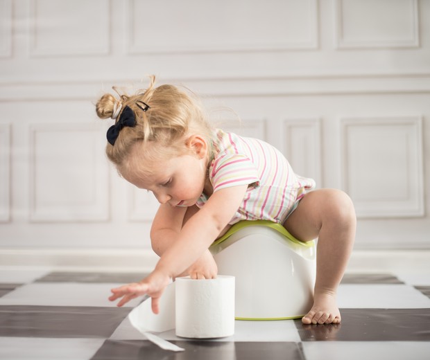 Cada criança tem seu tempo para começar o desfralde e se acostumar a usar o vaso (Foto: Thinkstock)