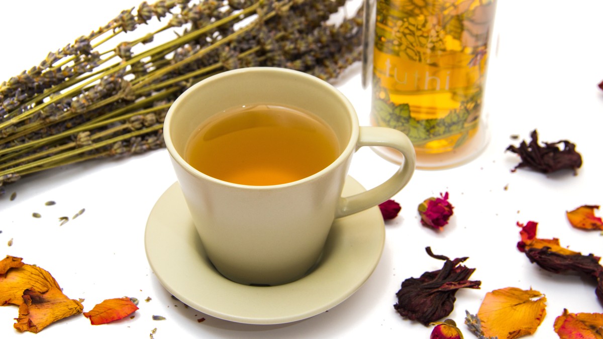 Hibiscus, prêle et plus : 5 thés qui sont bénéfiques pour la santé et aident à réduire l’enflure  Santé