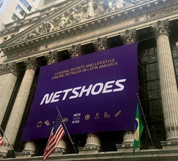 Bolsa de NY decorada para a abertura do capital da Netshoes (Foto: Reprodução/ Instagram/ Netshoes)