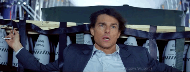 Tom Cruise em cena de que 'Missão: Impossível - Nação Secreta'  (Foto: reprodução)