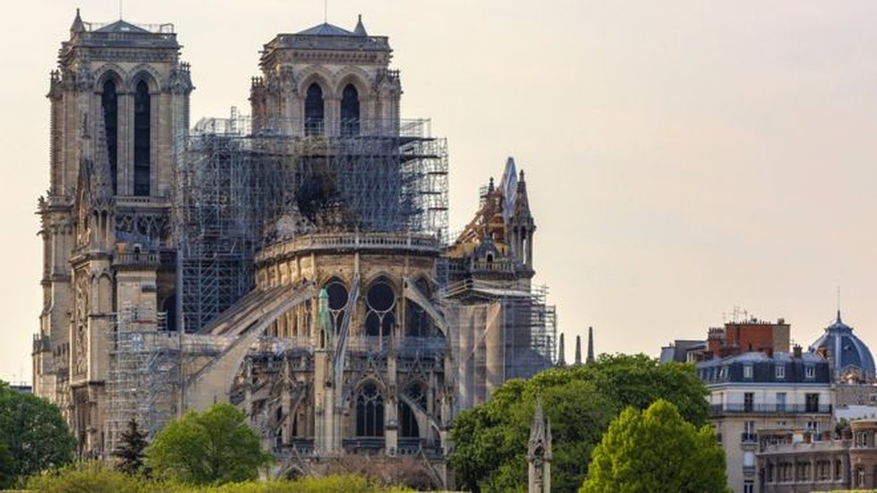 Notre Dame, a catedral de 850 anos atingida por incêndio há um ano, é um ícone da capital francesa — Foto: Getty Images