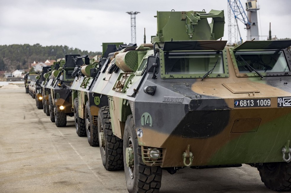 Veículos blindados da Otan chegam à Noruega, em 10 de março de 2022 — Foto: Geir Olsen / NTB / AFP