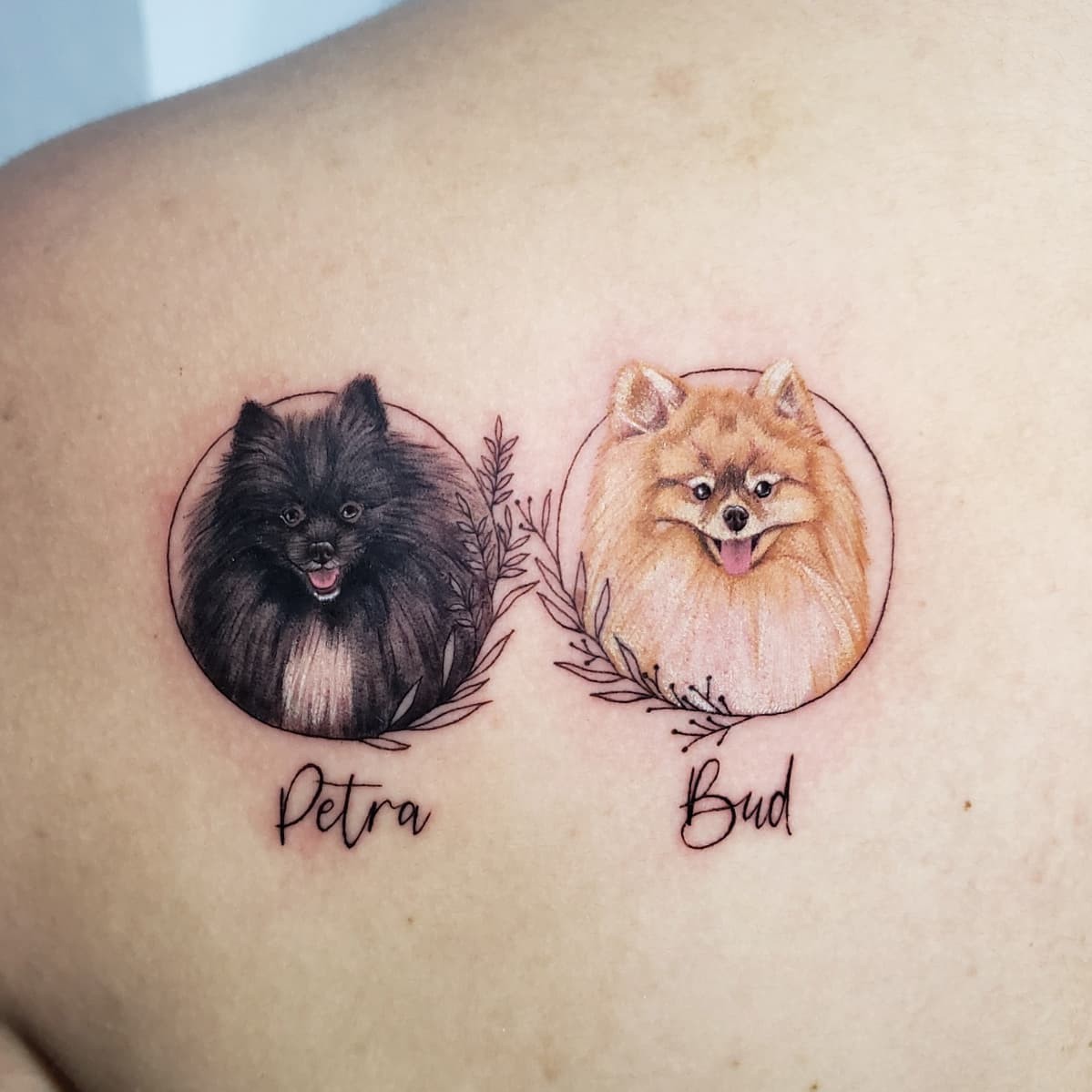 Pequenas e muito realistas, as tatuagens de pets têm se tornado mais populares entre os tutores (Foto: Instagram/ @umanarizinho/ Reprodução)