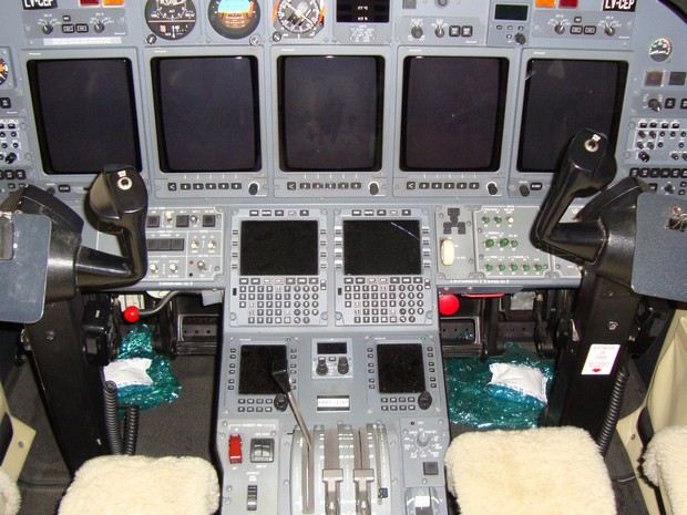 Cabine de controle do jato Cessna Citation X (Foto: Divulgação/Receita Federal)