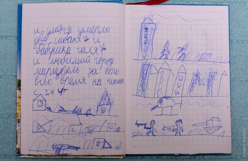 Menino registrou o ataque russo à cidade de Mariupol, onde morava (Foto: Reprodução/The Insider)