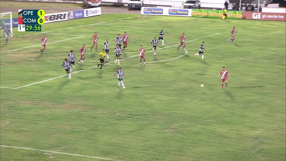 Comercial foi mais presente no campo de ataque no primeiro tempo — Foto: TV Morena/Reprodução